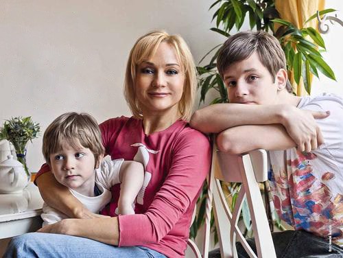 Татьяна Буланова с сыновьями Никитой и Сашей