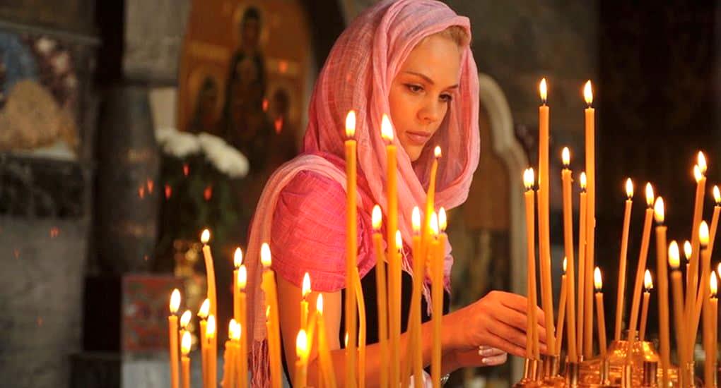 Почему девушке нужно ходить в храм в юбке и платке? - Православный журнал  «Фома»