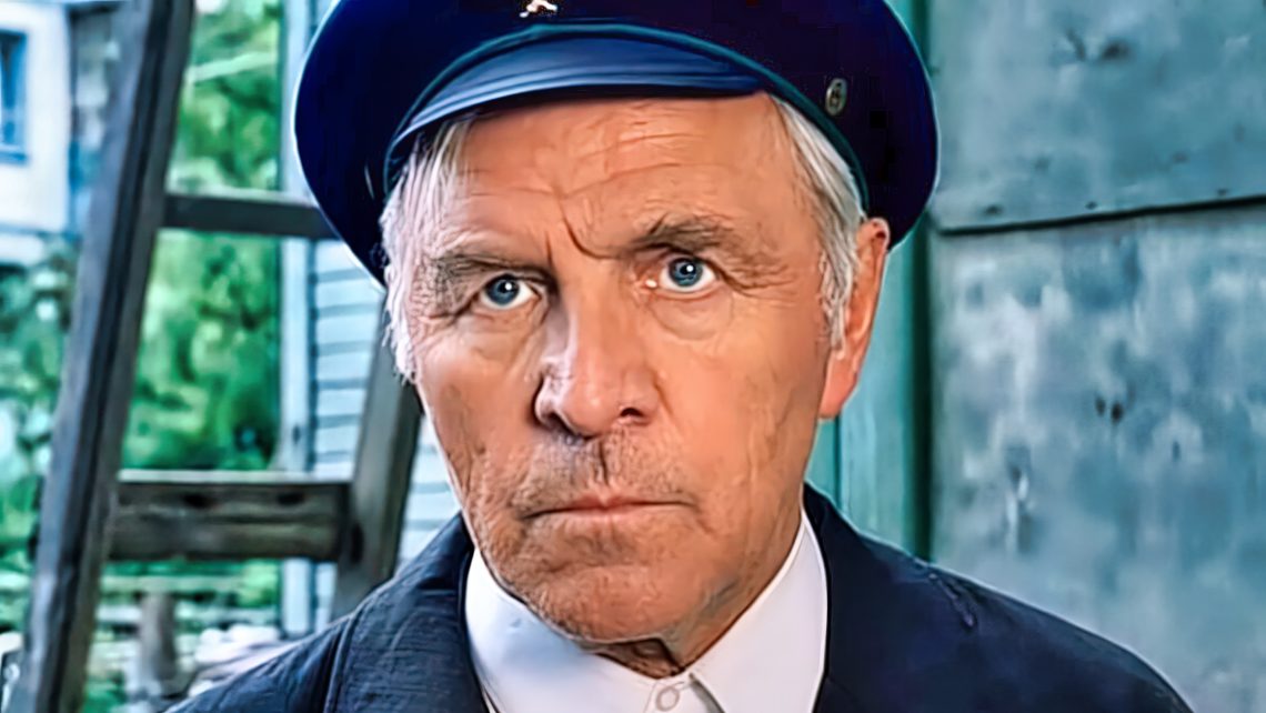 Изображение выглядит как Человеческое лицо, человек, одежда, морщина

Автоматически созданное описание